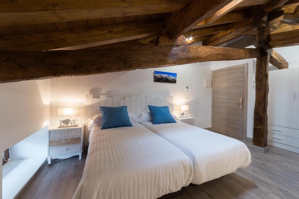 Habitación Doble con cama supletoria — Petit Goierri