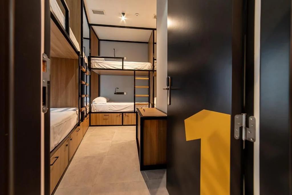 Letto in camera condivisa mista da 8 letti — Petit Hostel La Latina