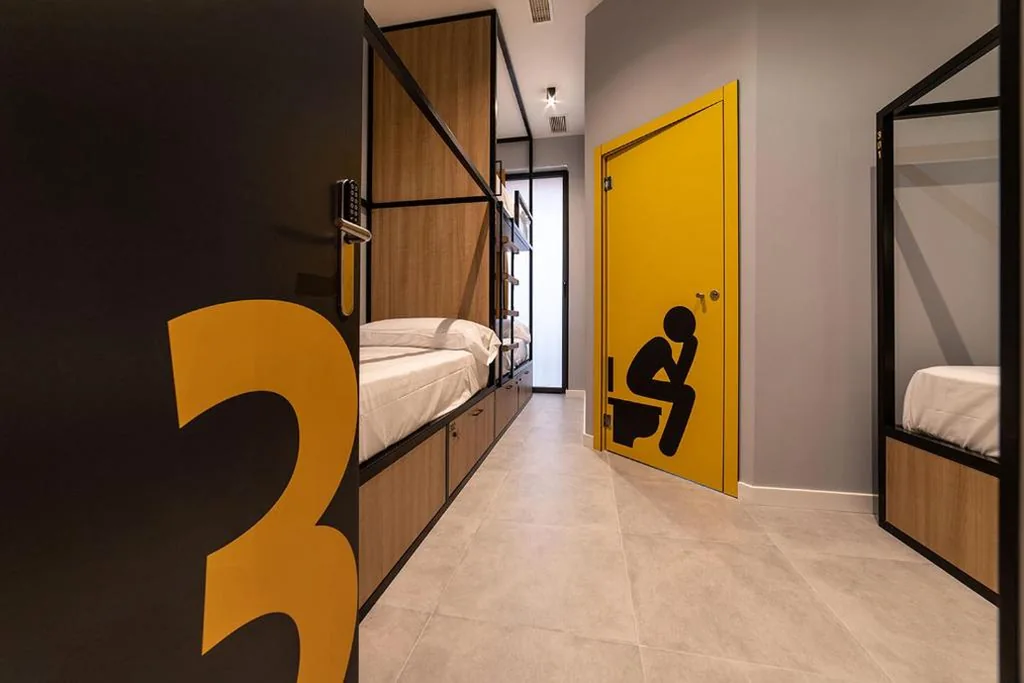Camera quadrupla con bagno privato — Petit Hostel La Latina