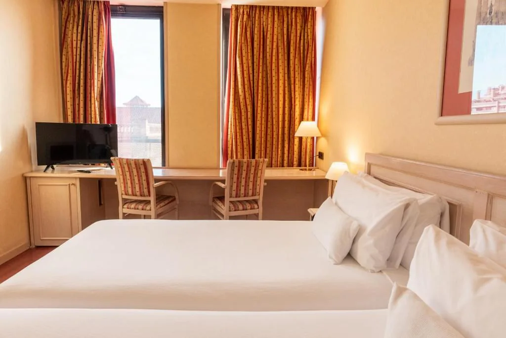 Standard-Doppelzimmer mit Stadtblick — Petit Palace Aston anteriormente Sunotel Aston