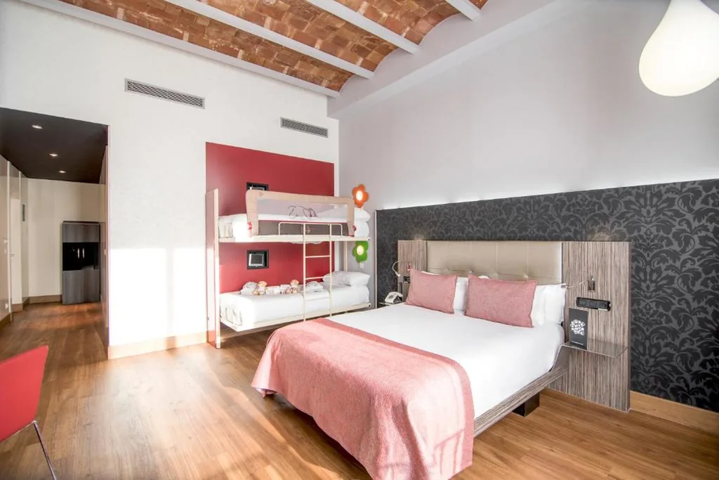 Vierbettzimmer — Petit Palace Museum