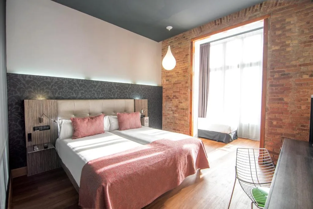 Dreibettzimmer — Petit Palace Museum