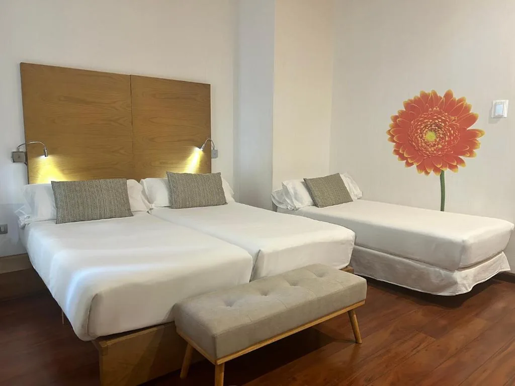 Chambre quadruple supérieure — Petit Palace Plaza Málaga