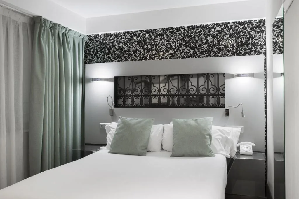 Habitación Doble Pequeña — Petit Palace Plaza Mayor