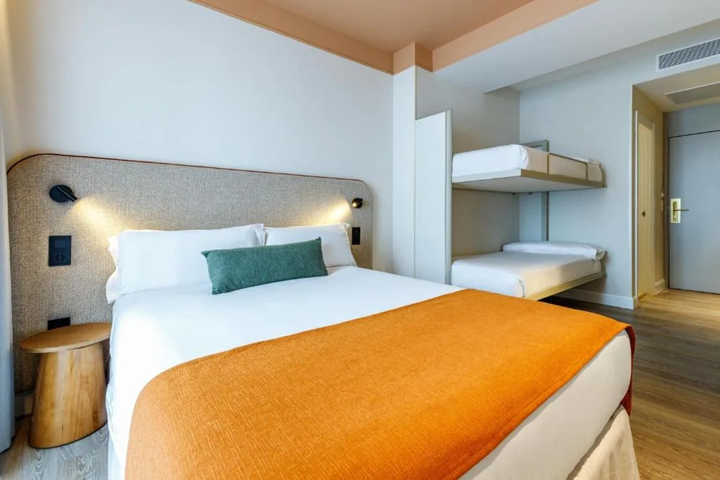 Habitación Cuádruple (4 adultos) — Petit Palace Puerta del Sol