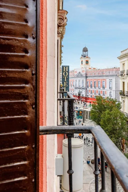 Habitación Doble con vistas a la ciudad — Petit Palace Puerta del Sol