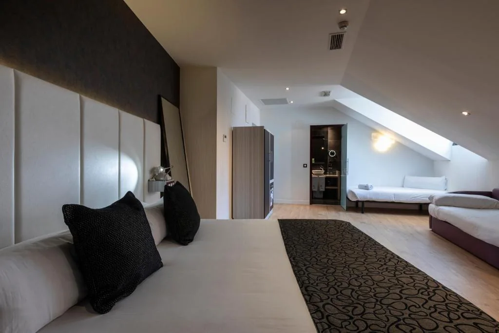 4人部屋（大人4名） — Petit Palace Santa Bárbara