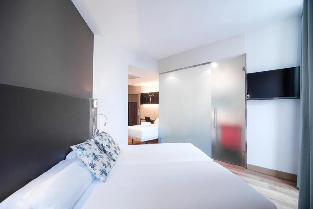 Habitación Triple — Petit Palace Santa Cruz