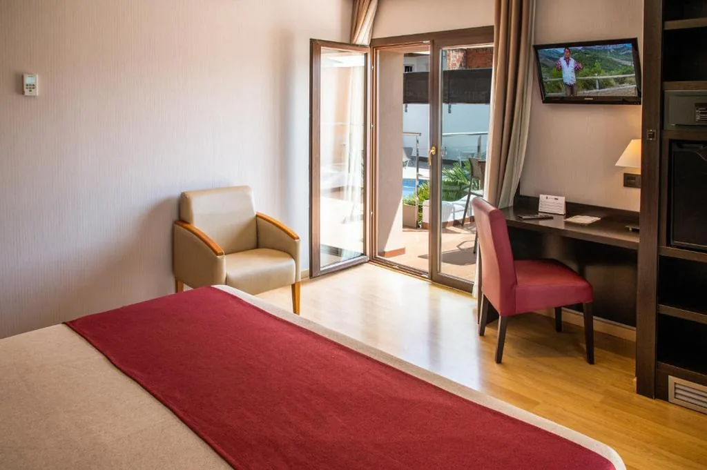 Plus Double Room - 1 Large Bed — Petit Palau - Adults Only