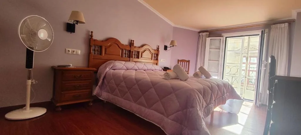 バルコニー付きダブルルーム — PICO SACRO I HOSTAL-PENSION Santiago de Compostela