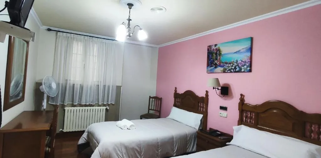 エコノミーダブルルーム — PICO SACRO I HOSTAL-PENSION Santiago de Compostela