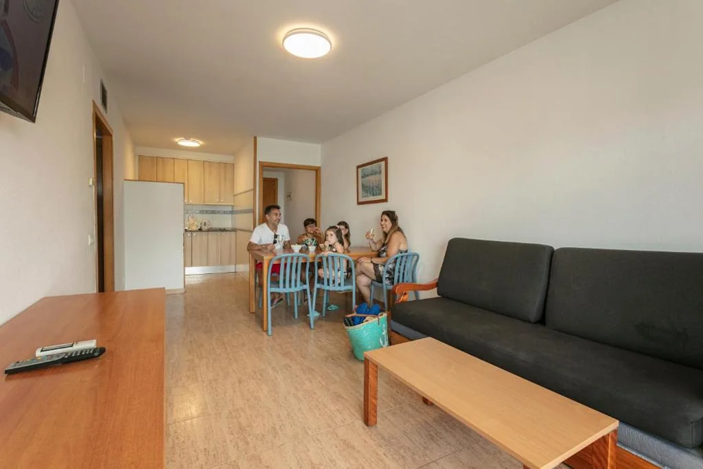 Appartement met 3 slaapkamers en balkon — Pins Platja Apartments