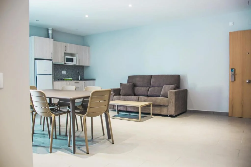Superiorappartement met 2 slaapkamers en terras - Begane grond — Pins Platja Apartments
