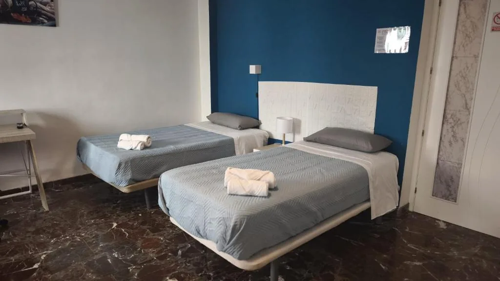 デラックスダブルルーム — Piso compartido Delyrent, Reja climatizado