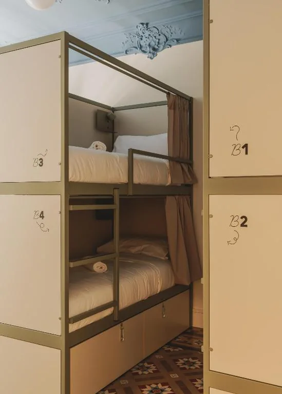 Cama en habitación compartida mixta de 6 camas — Piulet Hostel