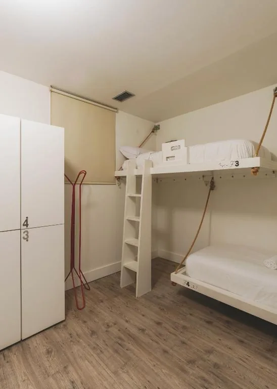 Cama en habitación femenina compartida de 4 camas — Piulet Hostel