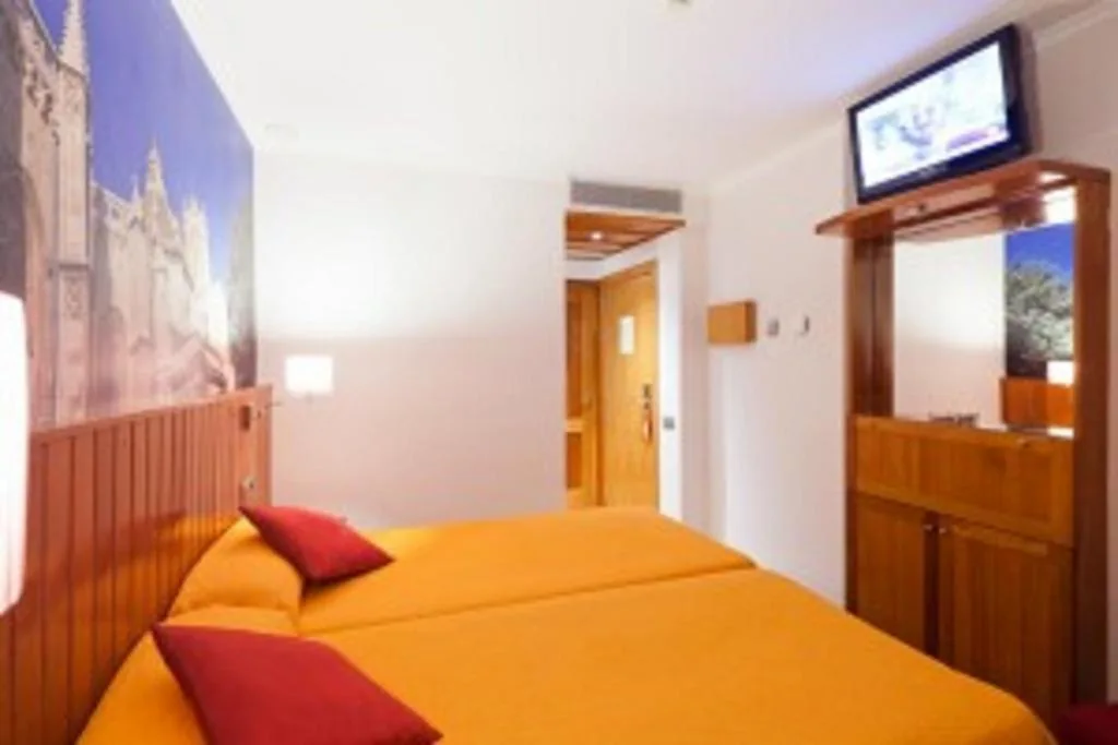 Chambre triple — Plaça De La Font