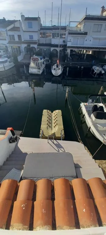 Plage à 500 m, Maison haut de gamme avec amarre privée, accès mer en 5 min sans pont, jacuzzi — foto 9