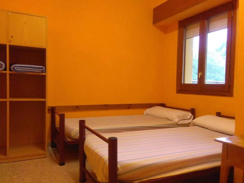 Tweepersoonskamer met Gedeelde Badkamer - 2 Bedden — Planoles Xanascat