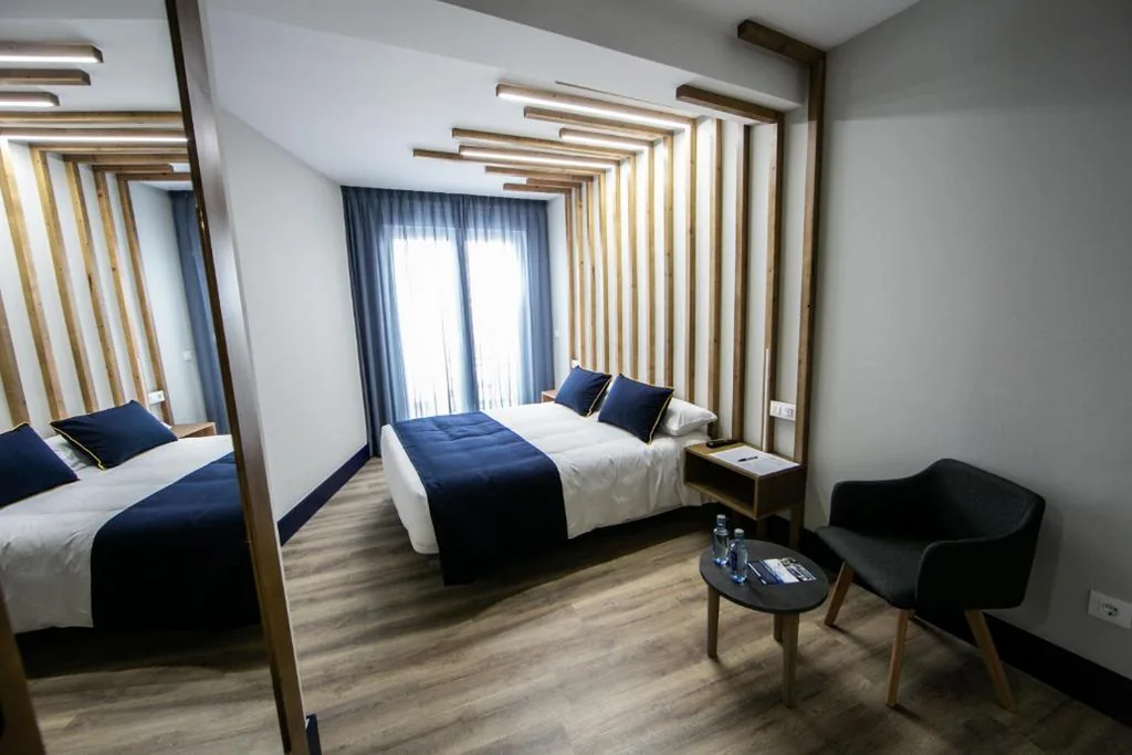 Twin Room with Patio View — Playa de Camariñas