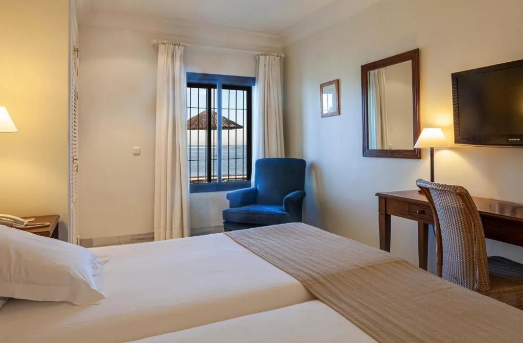 Suite Junior (2 adultos + 2 niños) — Playa de la Luz