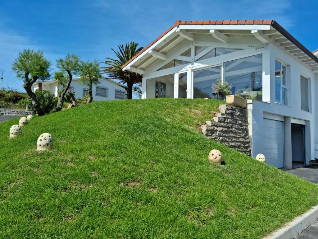 Villa con piscina privata — Playa Joyel Family Surf House