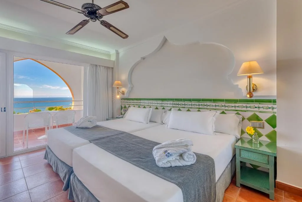 Habitación Doble Estándar con vistas al mar - 2 camas — Playacálida