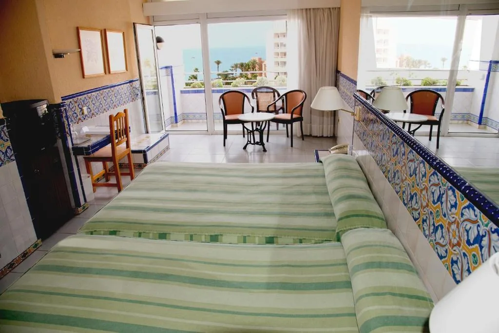 Chambre double (2 adultes + 1 enfant) — Playalinda