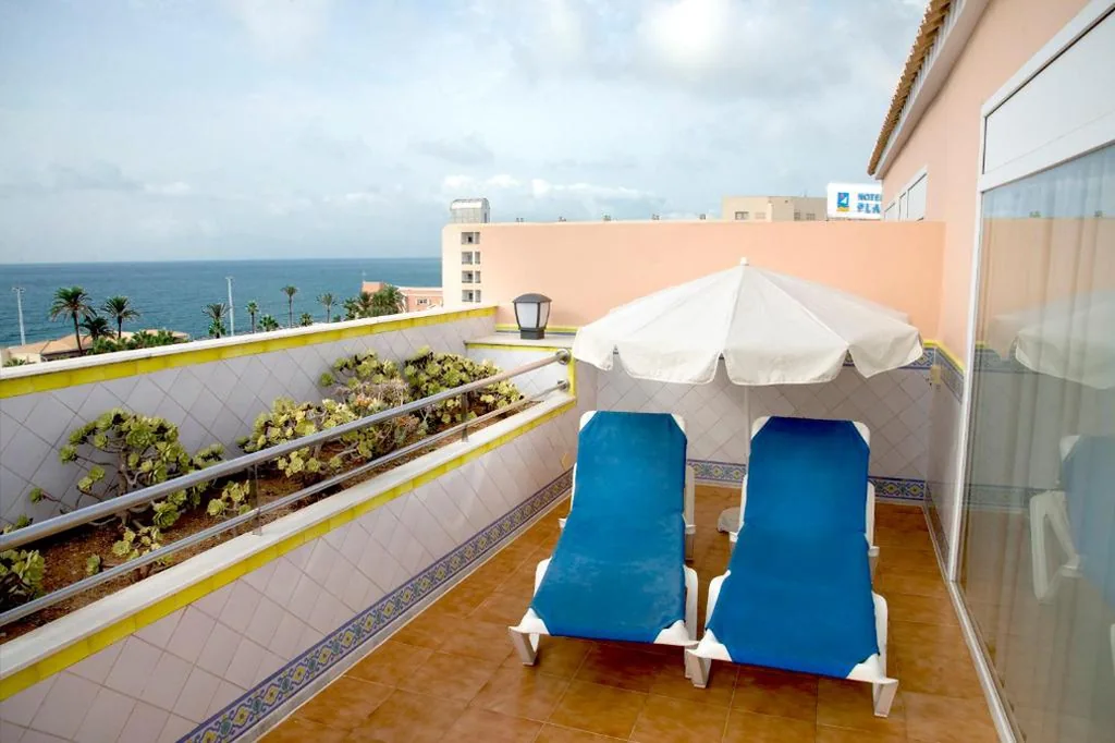 Suite junior avec vue latérale sur la mer — Playalinda