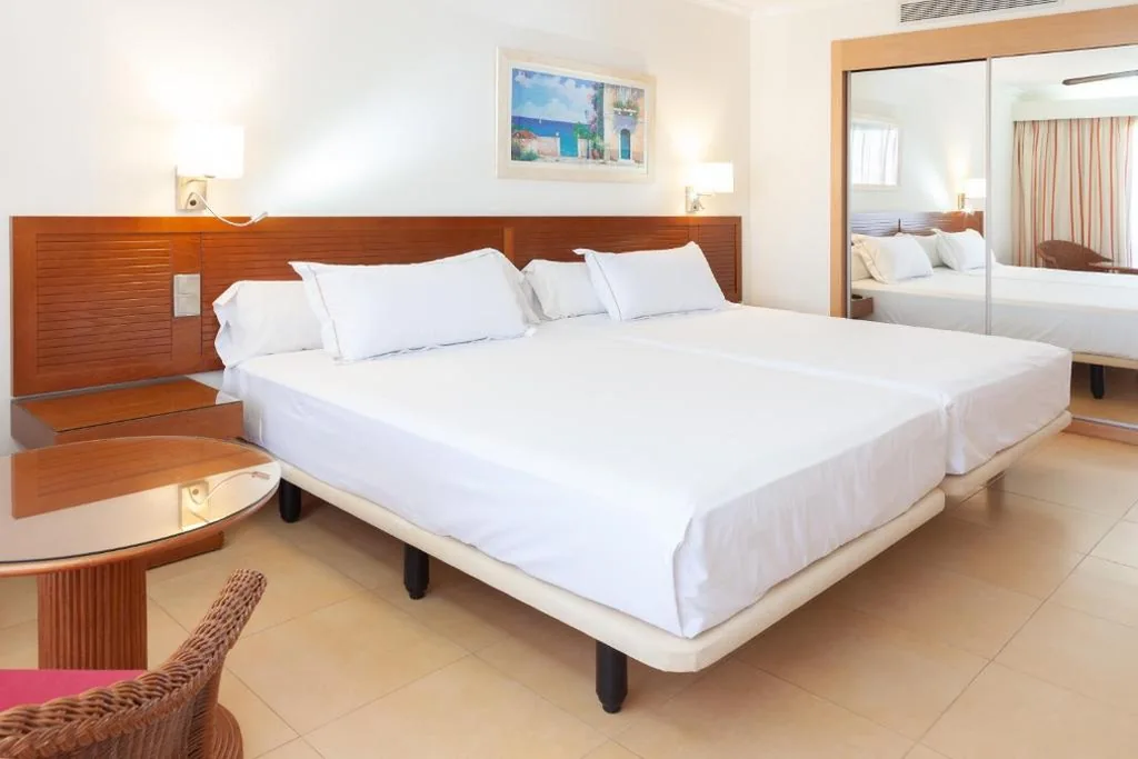 Doppelzimmer – 1 oder 2 Betten — Playamarina