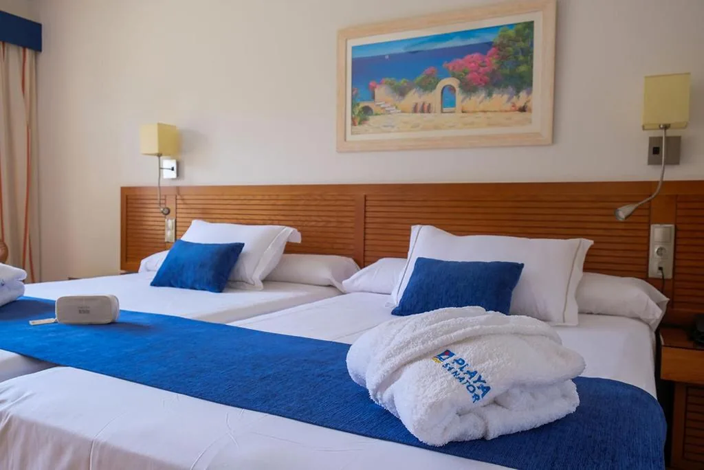 Doppelzimmer mit Meerblick – 1 oder 2 Betten — Playamarina
