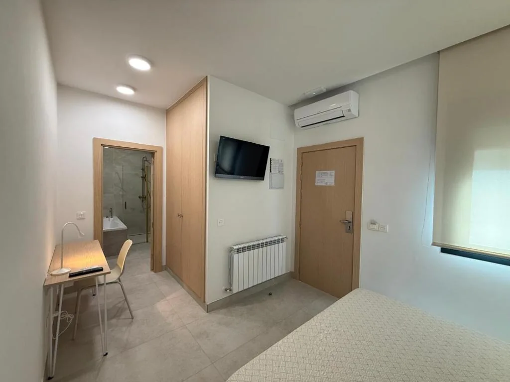 Deluxe Double Room with Hot Tub - 1 or 2 Beds — Plaza 5 Rooms Vistalegre