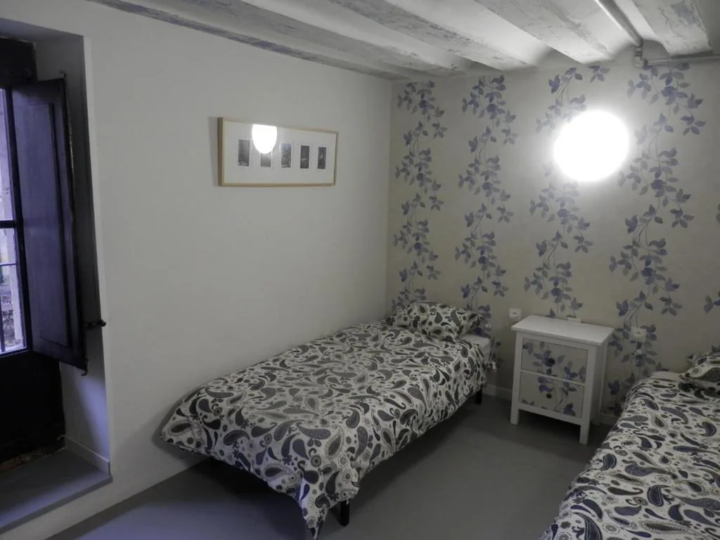 Driepersoonskamer met uitzicht op de stad — Plaza Catedral hostel