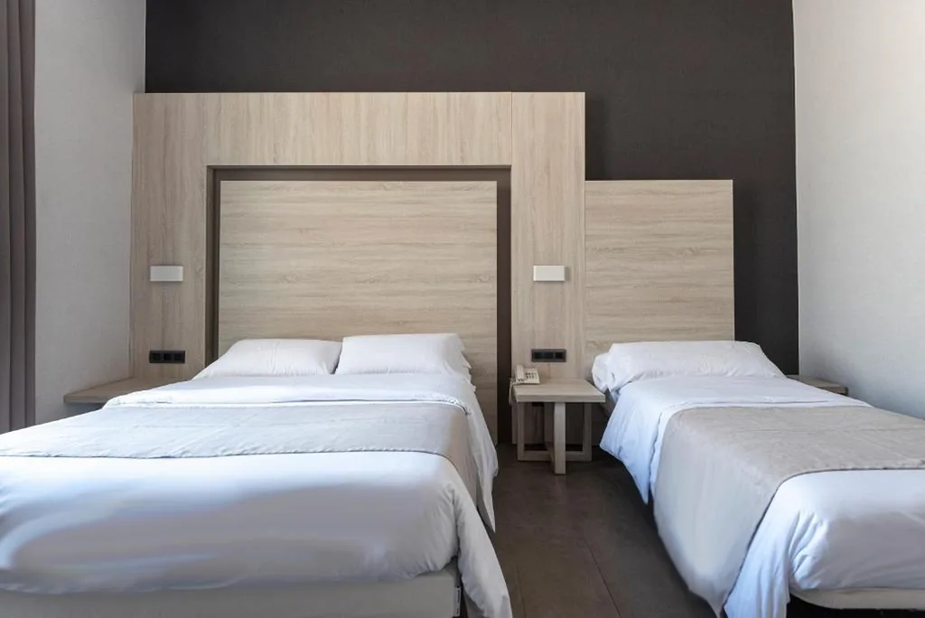 Standard-Vierbettzimmer — Plaza Goya Rooms