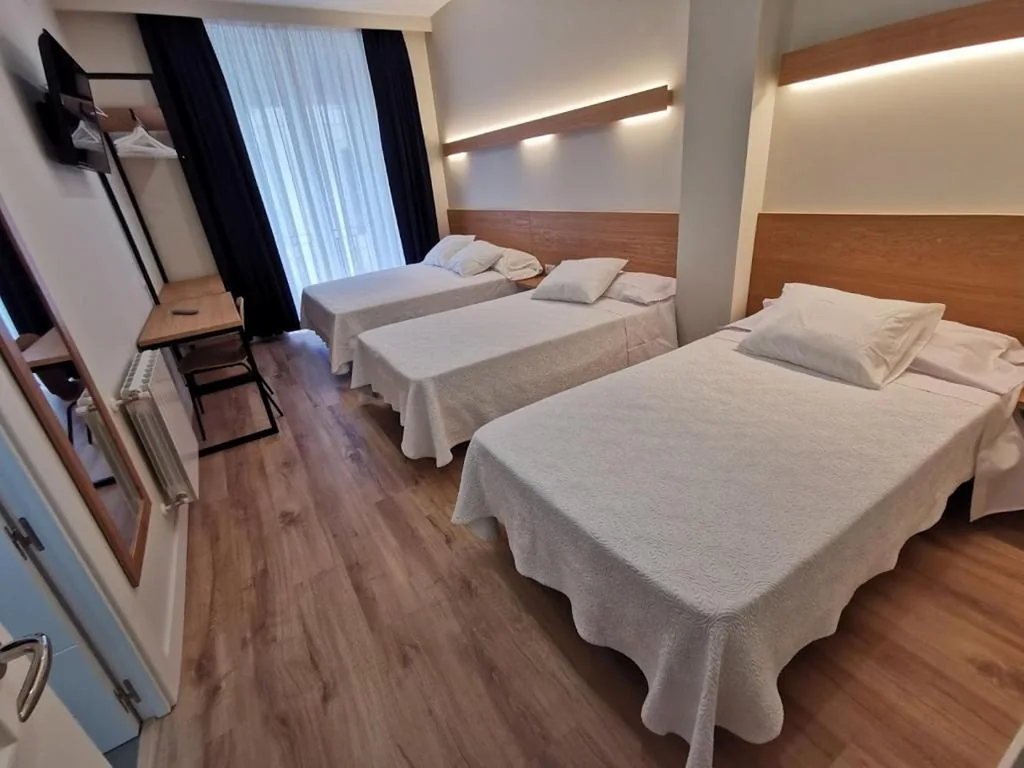Habitación Familiar — Plaza Pombo B&B - Hostal