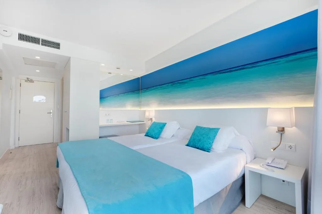 スタンダードダブルルーム - ベッド1台または2台 — Plaza Santa Ponsa Boutique Hotel - Adults Only