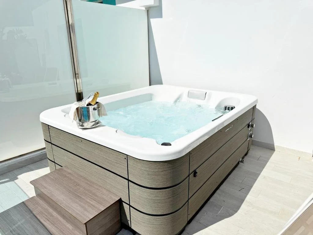Hot Tub Deluxe Double room with Terrace — Plaza Santa Ponsa Boutique Hotel - Adults Only
