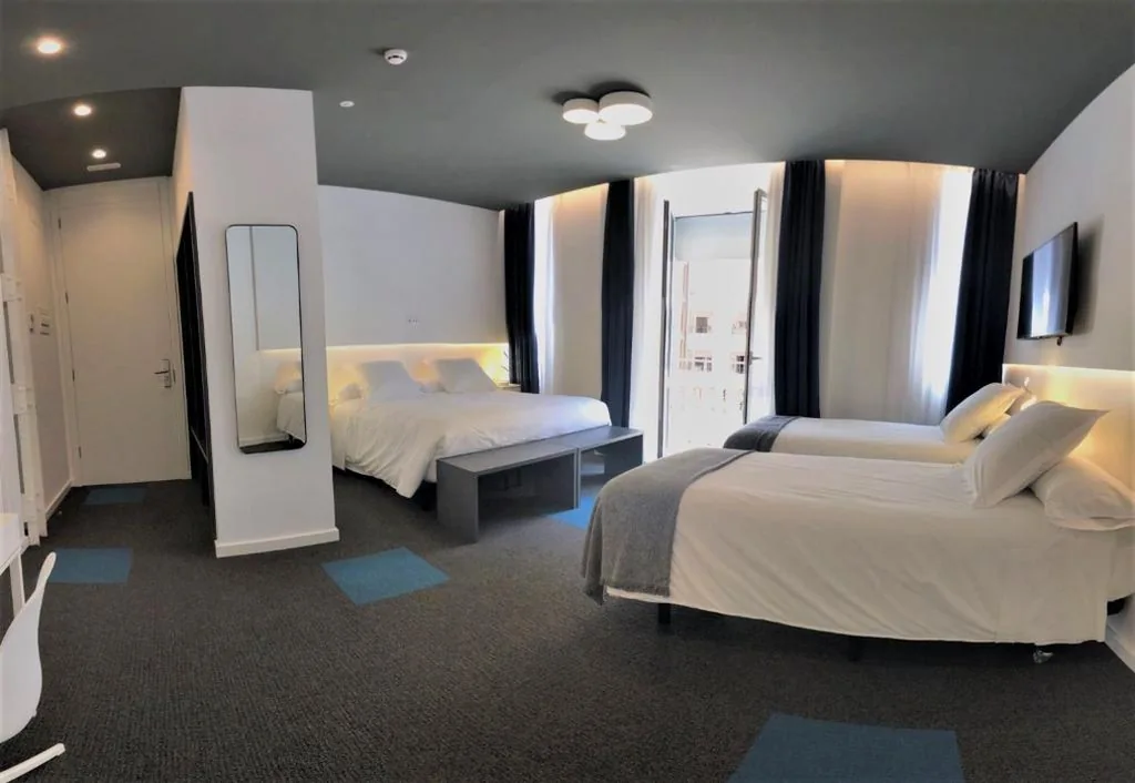 テラス付き4人部屋 — PLAZA VIEW