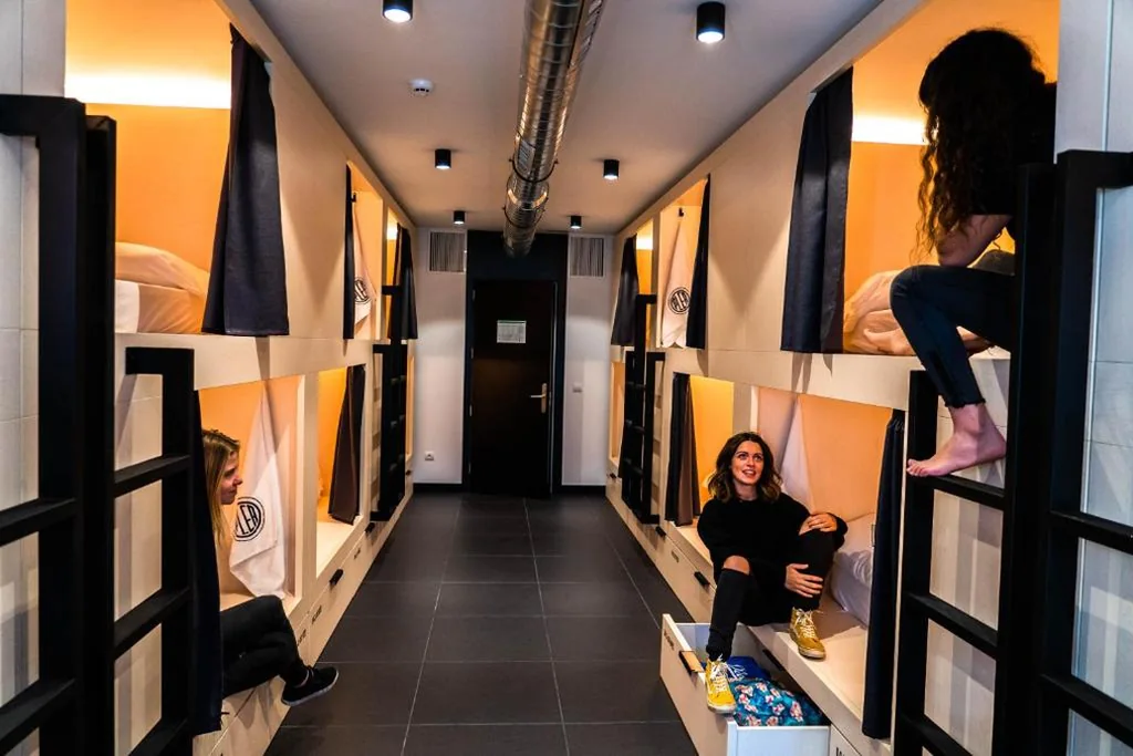 Letto singolo in dormitorio condiviso femminile da 16 posti — Plea Beach House