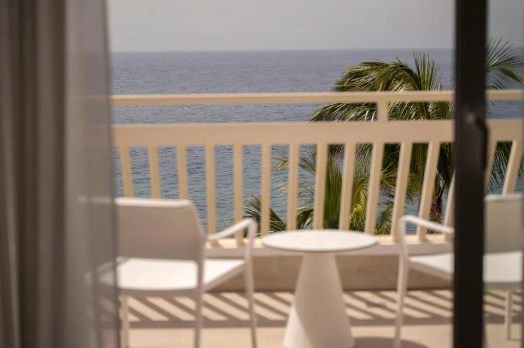 Suite con vistas al mar (3 adultos) — Plus Fariones Suite Hotel