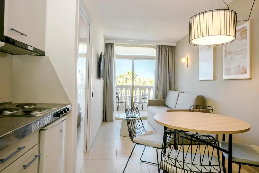 Apartamento com vista para a piscina (2 adultos) — Ponient Dorada Palace by PortAventura World - Available rates with tickets to PortAventura Park & Ferrari Land