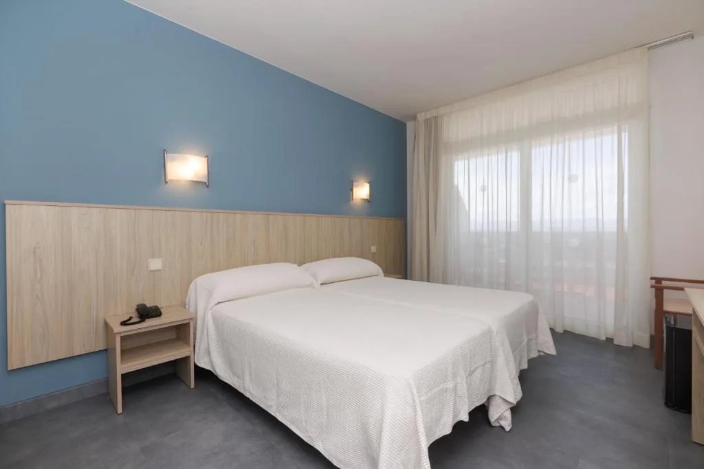 4*-Standardzimmer mit seitlichem Poolblick (2 Erwachsene) — Ponient Hotel-Aparthotel Marinada by PortAventura World - Available rates with tickets included