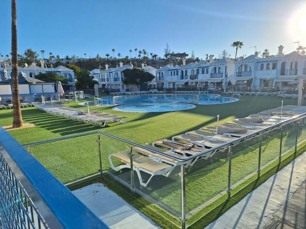 Huis met 1 slaapkamer — POOLFRONT Bungalow