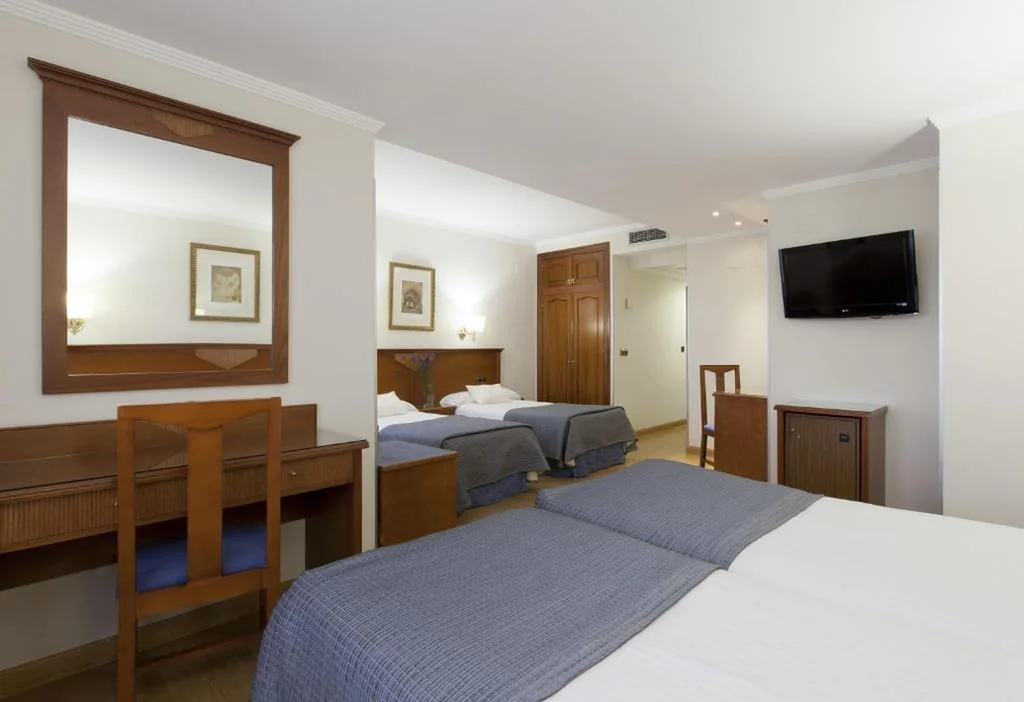 Habitación Familiar (2 adultos y 2 niños) — Porcel Alixares