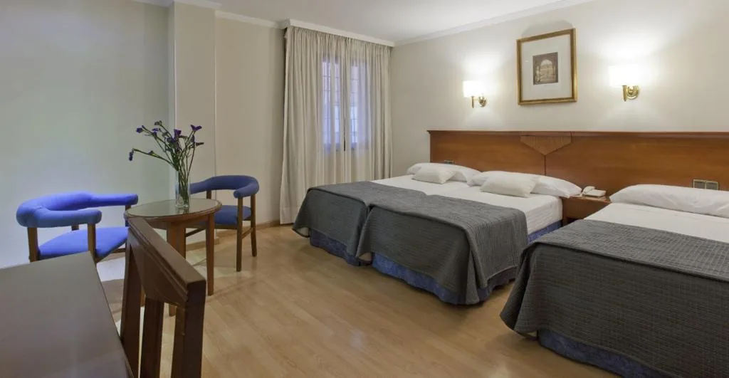 Habitación Triple (2 adultos + 1 niño) — Porcel Alixares