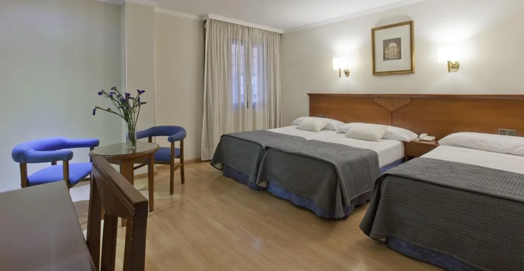 Habitación Triple (3 adultos) — Porcel Alixares