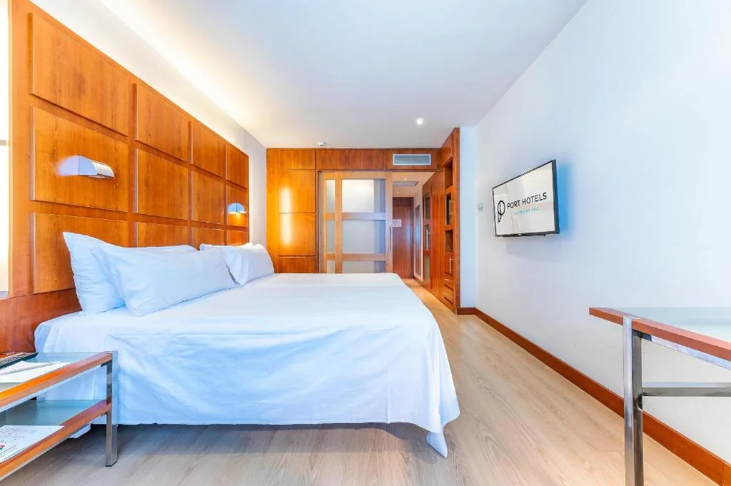 Chambre double Comfort (1 adulte + 1 enfant) - 2 lits - Service de navette aéroport — Port Azafata Valencia