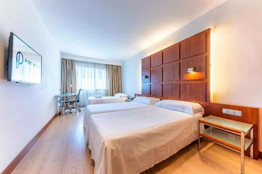 Chambre familiale Comfort avec navette aéroport (2 adultes) — Port Azafata Valencia