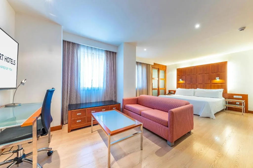 Suite junior (1 adulte + 1 enfant) - Service de navette aéroport — Port Azafata Valencia
