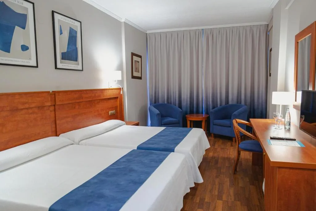Familienzimmer (2 Erwachsene + 1 Kind) — Port Denia